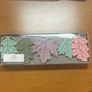 Haymarket square fell felt leaf 6 ft garland decor